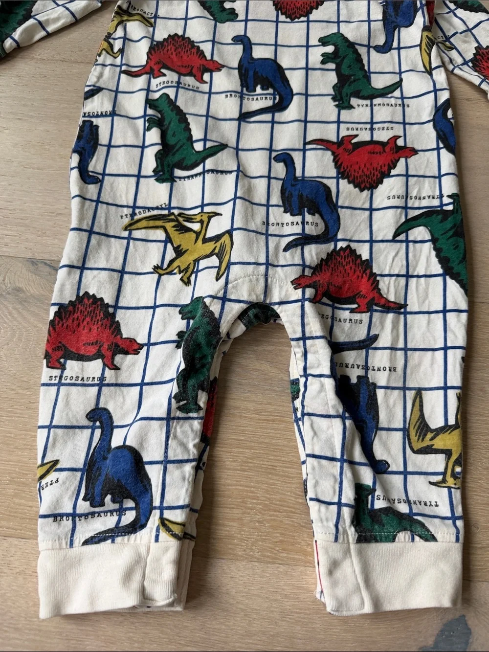 Hanna andersson sz 12-18 m Baby One-Piece Romper pajamas Multi-Color Dinosaurs